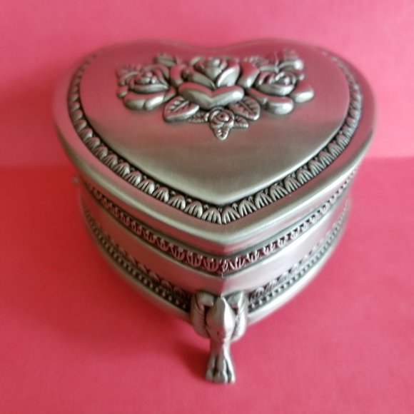 Preserved Eternal Red Rose in Heart-shaped Jewelry Box - Picture 10 of 15